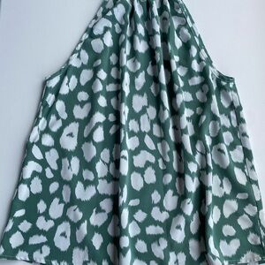 Entro Green and White Patterned Top